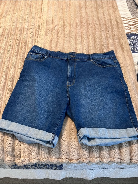 Evans Pants - Women's Mid-Rise Blue Denim Rolled-Cuff Jean Shorts